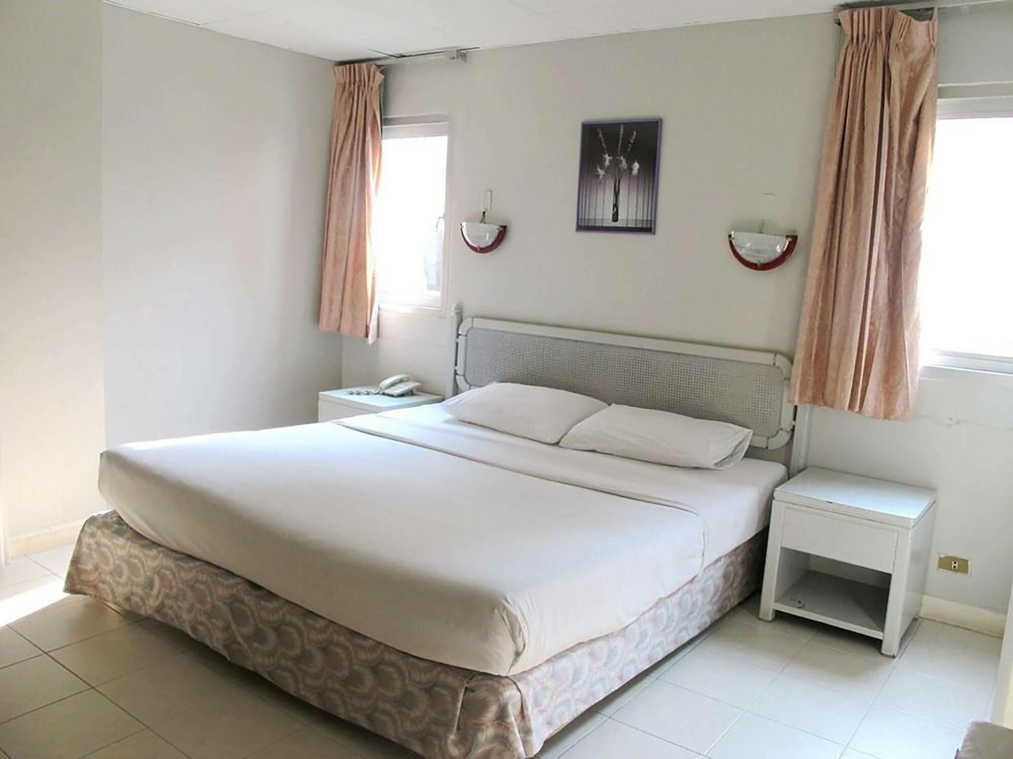 Diamond Beach Hotel Pattaya Buitenkant foto