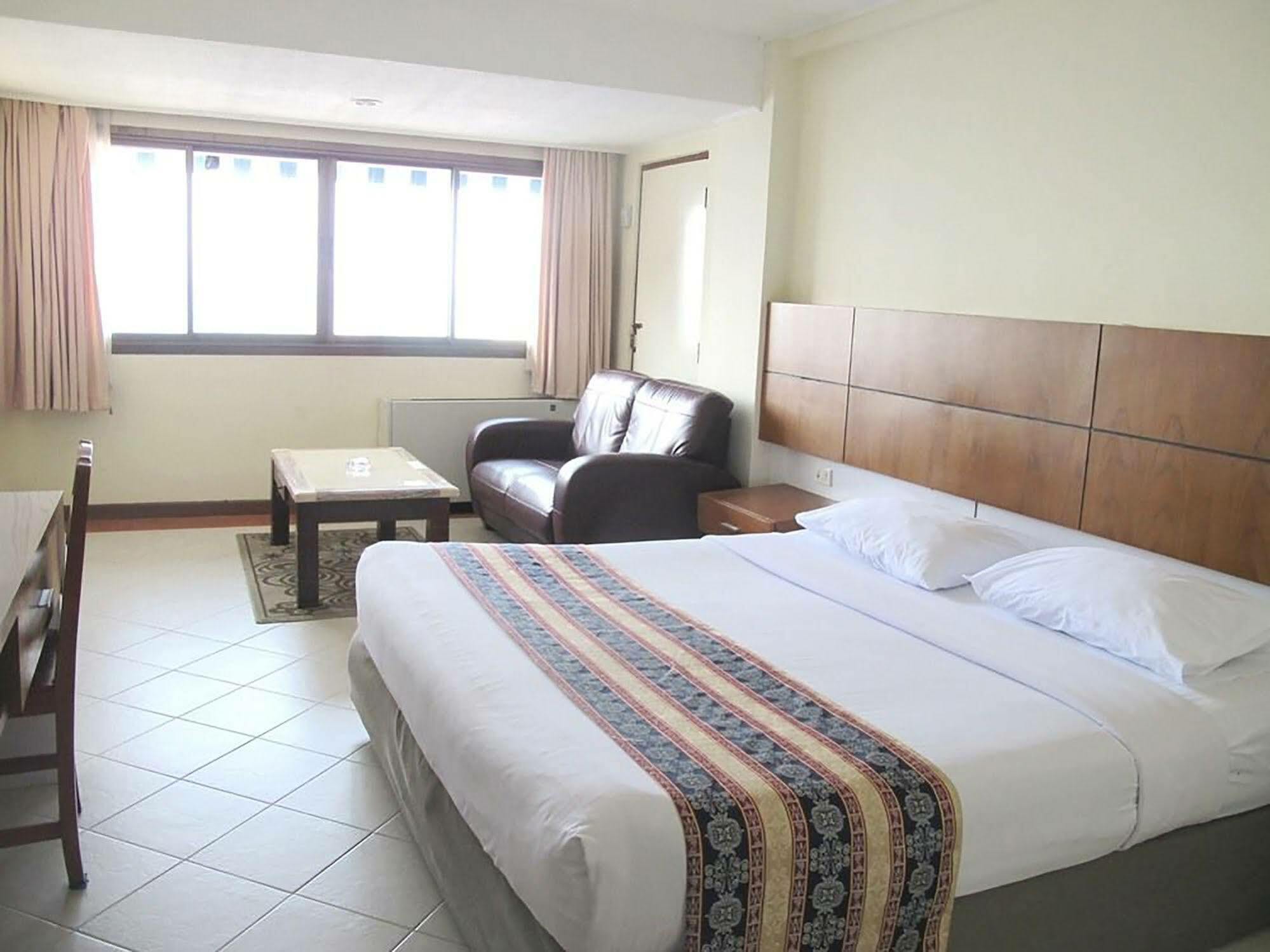 Diamond Beach Hotel Pattaya Buitenkant foto