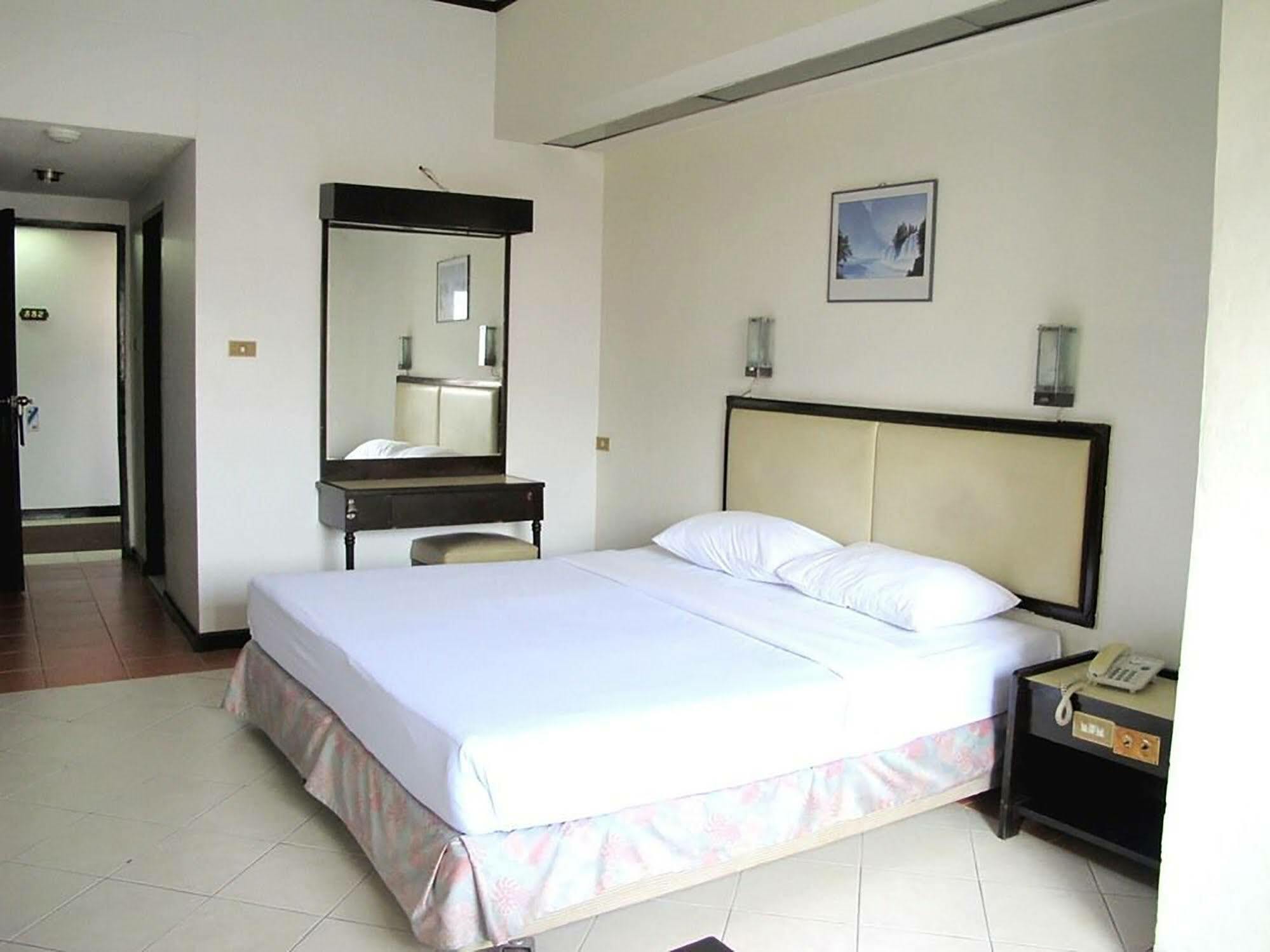 Diamond Beach Hotel Pattaya Buitenkant foto