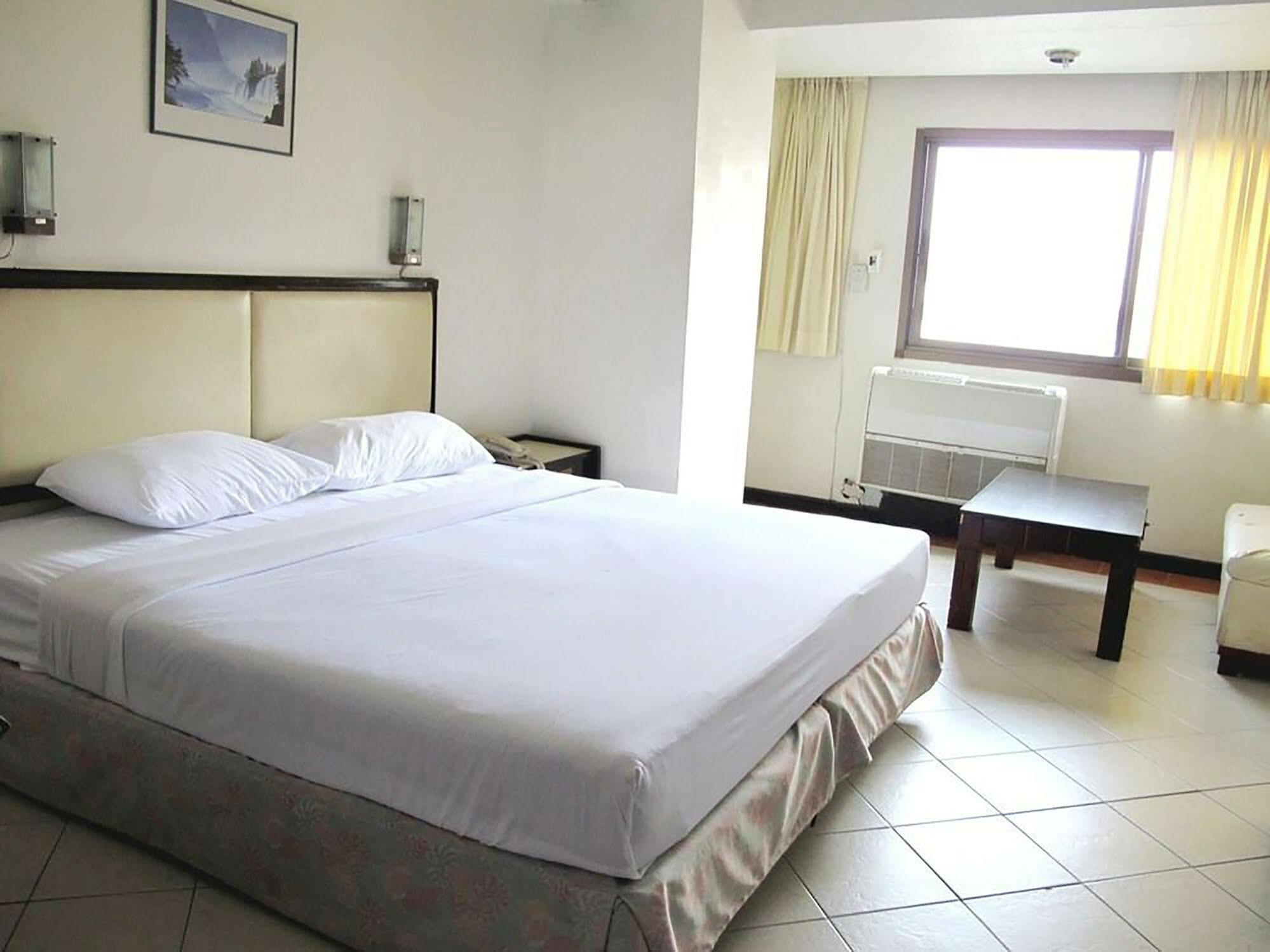 Diamond Beach Hotel Pattaya Buitenkant foto